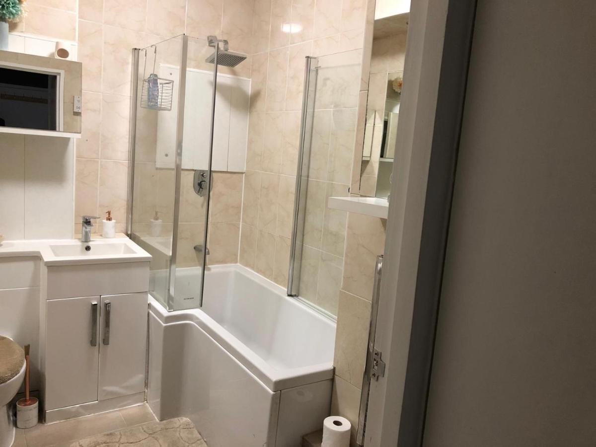 Entire Flat Very Comfortable 1 Bedroom Londres Extérieur photo